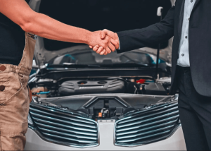 Handshake between a mechanic and client for a mobile auto inspection Houston service after a successful car checkup.
